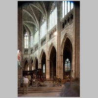 Bordeaux, photo mcid.mcah.columbia.edu, ooking southeast into chevet.png